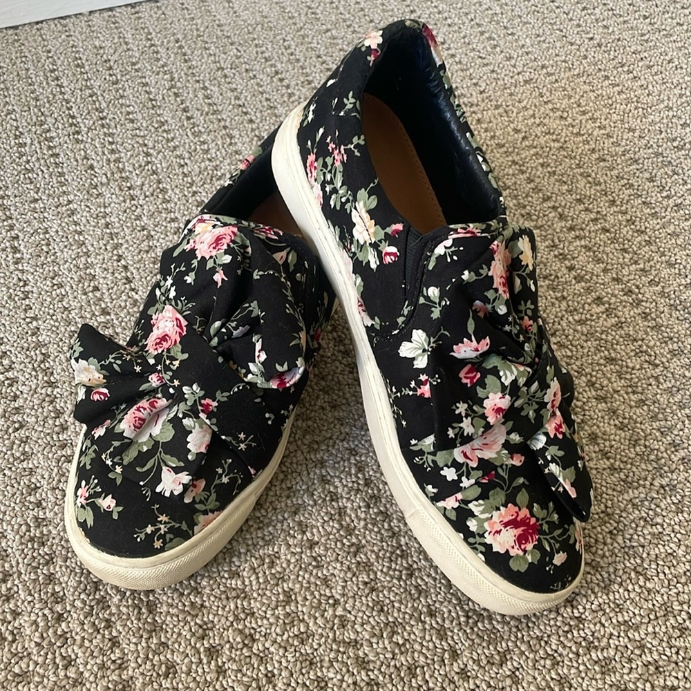 Halogen black floral slip on sneakers with bow detail.